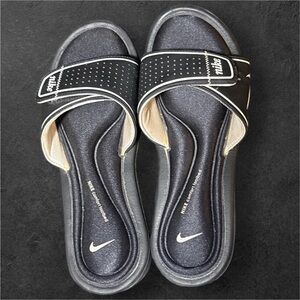 Nike Black Comfort Footbed Slides. Size 9. Narrow